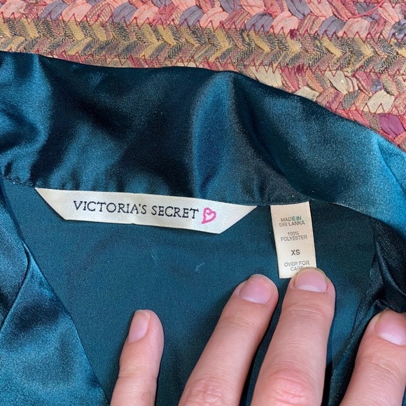 1997 VINTAGE VICTORIAS SECRET EMERALD GREEN SATIN PJ TOP BUTTON UP - Picture 2 of 6